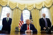 免费算卦美国国会预算办公室称共和党税收法案将使财政赤字增加2.4万亿美元