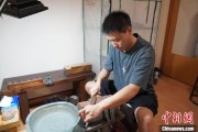 免费算卦成都“90后”小伙“十年磨一剑”：从爱好者到守艺人 传播中国文化
